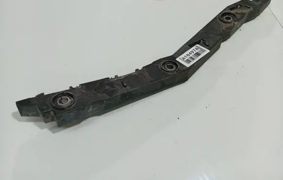 Front bumper mounting bracket