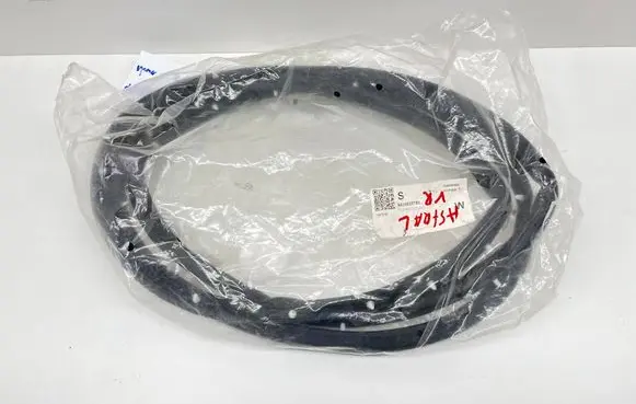 Opel Astra L Front door rubber seal 9830825780