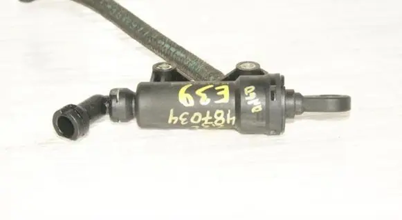 BMW 5 E39 Clutch master cylinder 21526773670 21521165010