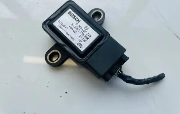 BMW 5 E39 ESP acceleration yaw rate sensor 34526753694 0265005248