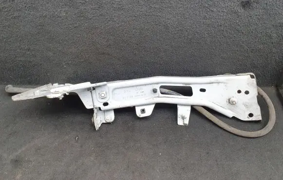 Audi A4 S4 B9 Fender mounting bracket 8W0821136B 8W0821184A 8W0821132B