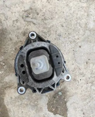 BMW 4 F36 Gran coupe Engine mount bracket 6859411