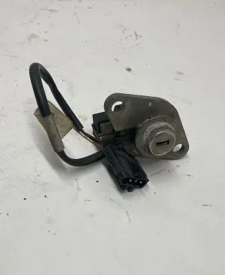 BMW 5 E34 Tailgate exterior lock 8120362