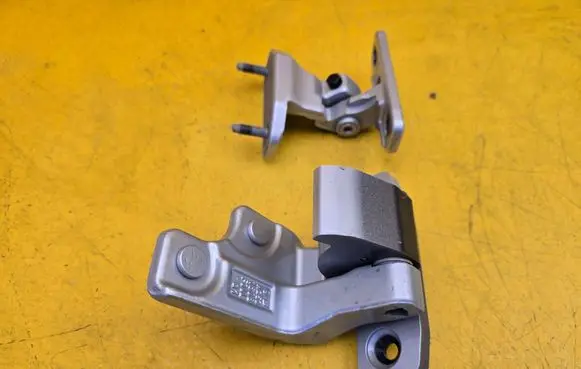 Mercedes-Benz GLC C253 Rear door upper hinge
