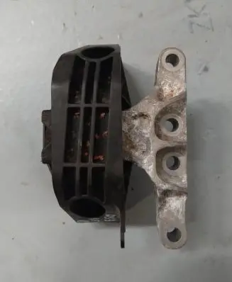 Citroen DS3 Engine mount bracket 245075