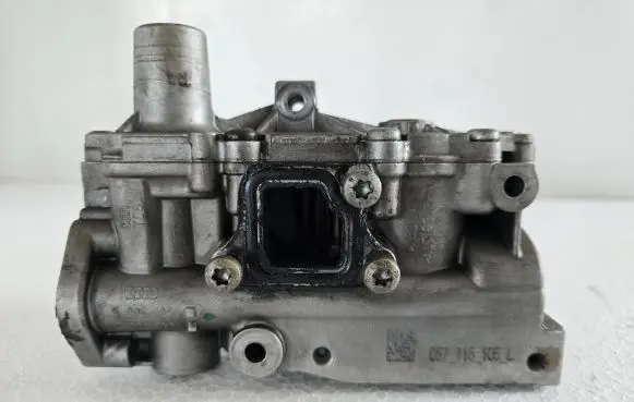 Audi A8 S8 D3 4E Oil pump 057115105L