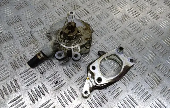 Toyota Avensis T270 Vacuum pump