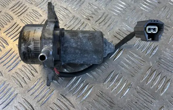Volvo S40 Vacuum pump 30793023 00898901