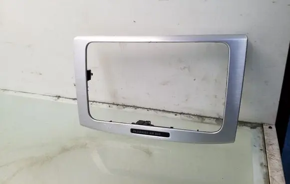 Volkswagen PASSAT B6 Radio/GPS head unit trim 3C0858069P 3C0919234A