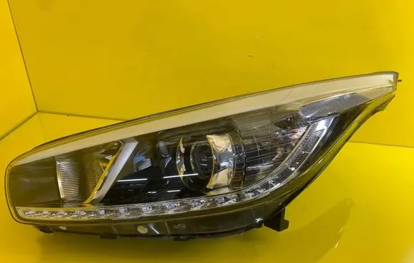 KIA Ceed Headlight/headlamp 92101-A2260