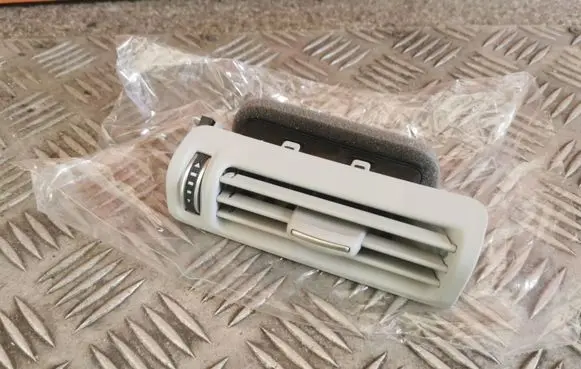 Audi A7 S7 4G Air vent grill in roof 4G0819210E