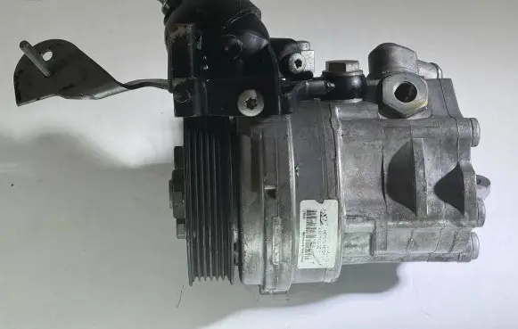 BMW 5 E60 E61 Power steering pump 676141402