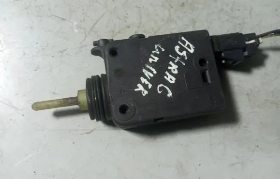 Opel Astra G Central locking motor 90589918