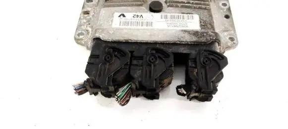 Dacia Sandero Engine control unit/module 237102479R V29029813A