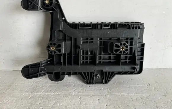 Volkswagen Tiguan Battery box tray 1K0915333