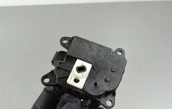 Mitsubishi Outlander IV Air flap motor/actuator 277326RF1A 211204E 15855