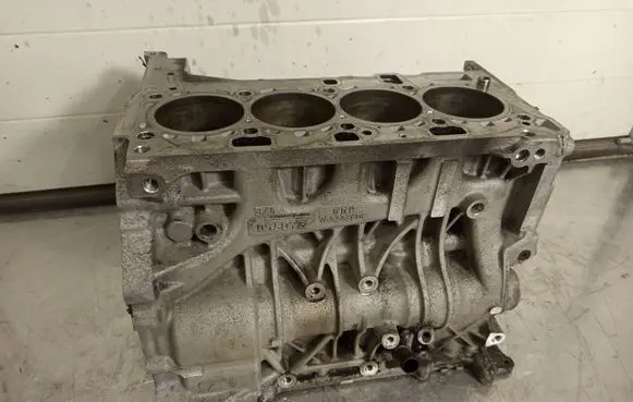 BMW 3 E90 E91 Engine block 781113802
