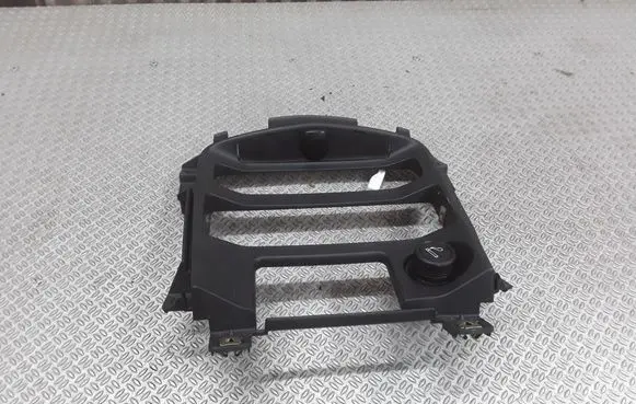 Nissan Primera Dashboard center trim panel 68413AV700