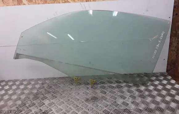 Nissan Micra C+C Front door window glass four-door 43R001583