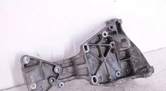 Volvo XC70 Generator/alternator bracket 30731516