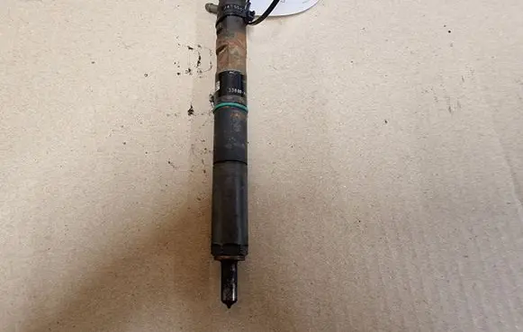 KIA Carnival Fuel injector EJBR03902D