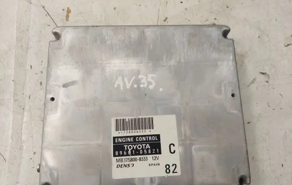 Toyota Avensis T250 Engine control unit/module 1758008333 8966105821