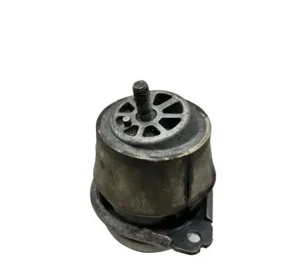 Volkswagen Touareg I Engine mount bracket 7L6199131C 27102003 SA66GF30