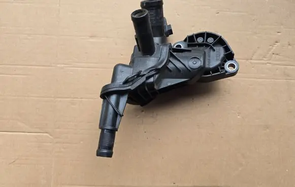 Renault Captur Thermostat/thermostat housing 110616064R 110612563R