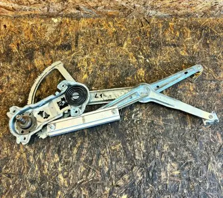 Mercedes-Benz E W124 Front door manual window regulator 