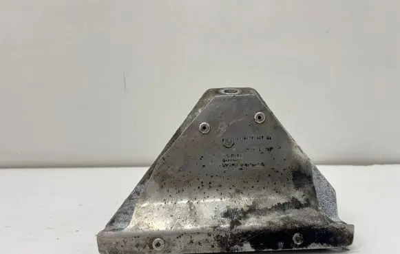 BMW 5 GT F07 Engine mounting bracket 6777628
