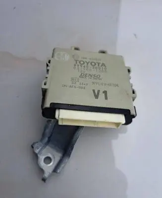 Toyota Avensis T270 Light module LCM 8994020010 10R023349