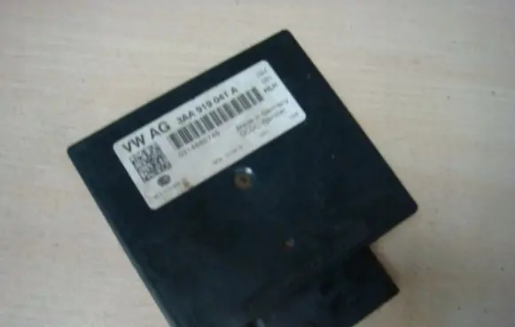 Volkswagen PASSAT B7 Voltage converter/converter module 3AA919041A