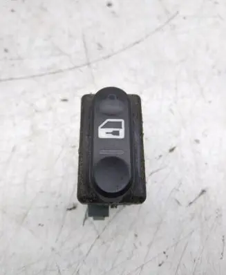 Nissan Qashqai+2 Central locking switch button 