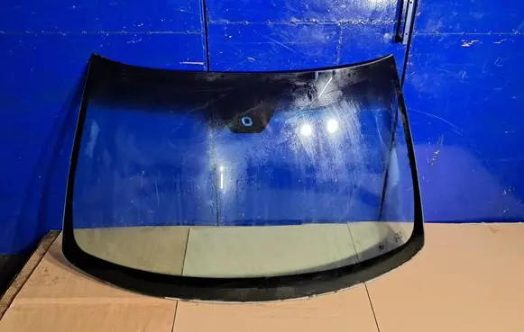 Volvo S60 Front windscreen/windshield window 31299895 31217882
