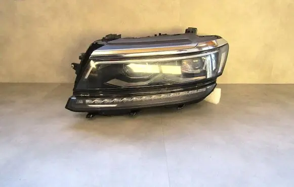 Volkswagen Tiguan Headlight/headlamp 5NB941081A