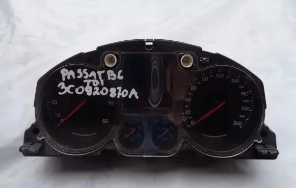 Volkswagen PASSAT B6 Speedometer (instrument cluster) 3C0920870A