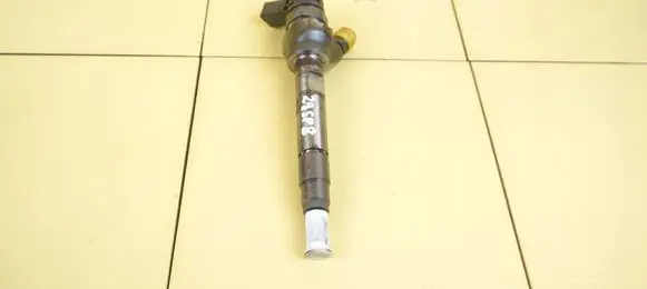 Toyota Avensis T270 Fuel injector 0445110599 29SP8