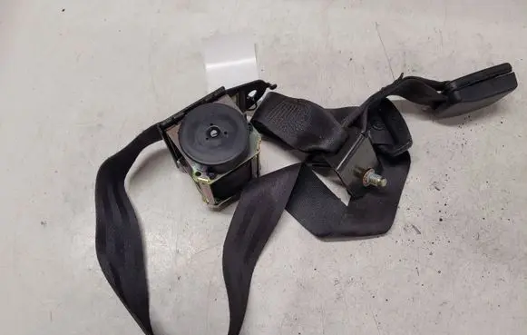 Nissan Primera Middle seatbelt (rear) 88842AV700