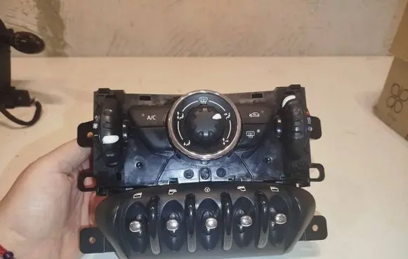 Mini Cooper Countryman R60 Climate control unit E1060548