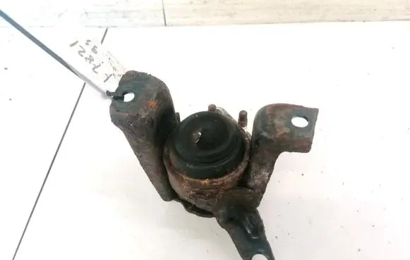 Engine mount bracket