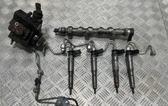 Renault Laguna III Fuel injectors set 82828929 0445115084 8200690744