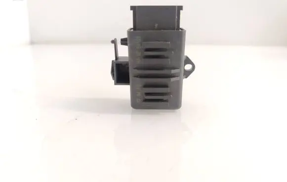 Volkswagen Caddy Seat heating relay 1K0959772