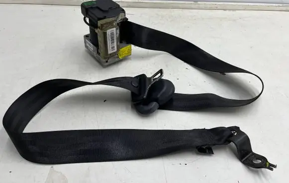 Skoda Fabia Mk1 (6Y) Front seatbelt 6y0857701a