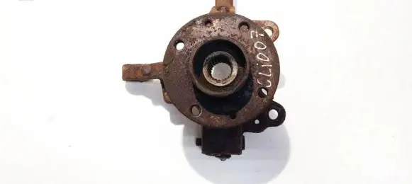 Renault Clio III Front wheel hub 