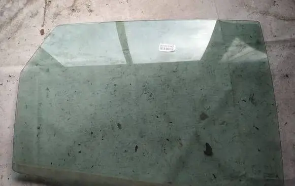 Rear door window glass