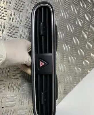 Hyundai Kona I Dash center air vent grill