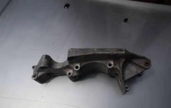 Volkswagen Golf IV Engine mounting bracket 06A903143H