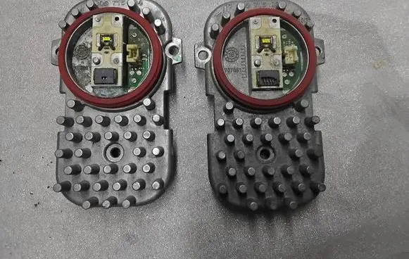 BMW X3 F25 LED ballast control module 1305715084