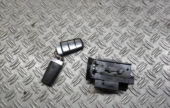 Volkswagen PASSAT B7 Ignition lock 3C0905843D 1784002S 160300366746