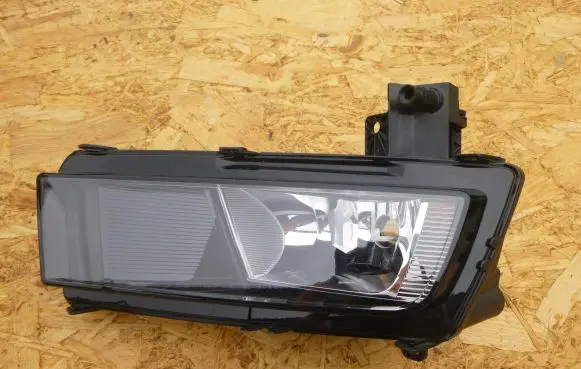 Volkswagen Touran III Front fog light 5T0941662A